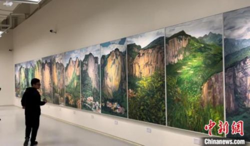 以展为媒 148幅画作沪上展出彰显贵州山乡巨变