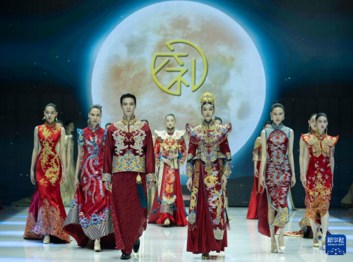 2024秋冬中国国际时装周开幕