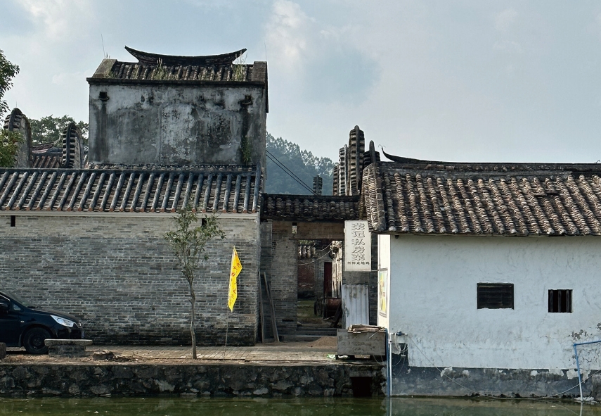 上岳古村一派宁静景象